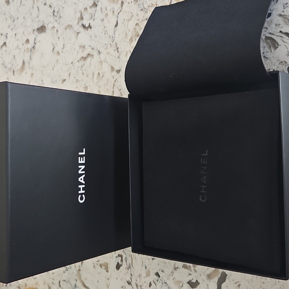 Chanel Chocker in the Box with Velvet Cover - NWOT - Picture 7 of 7